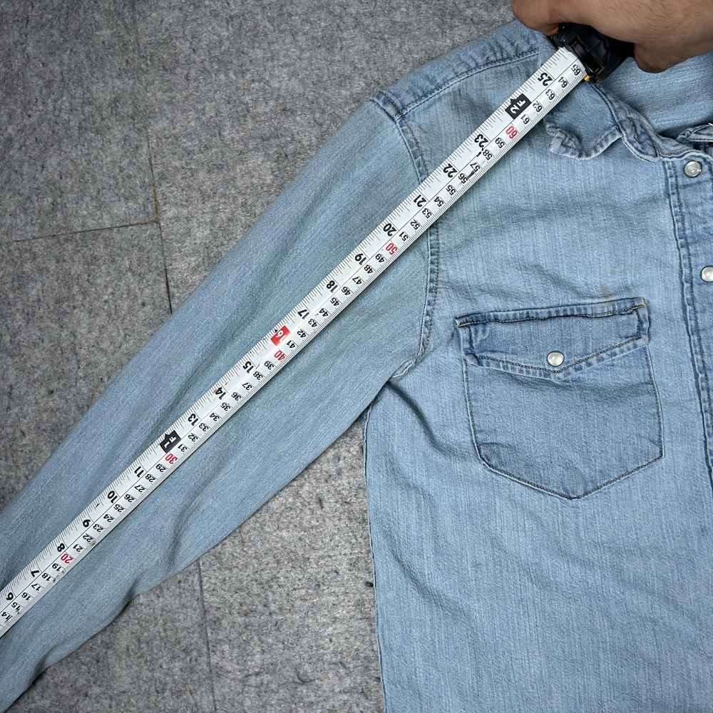 Vintage Levi's Button Down Shirt Womens Small Light Blue Y2K Denim Western Snap - Picture 8 of 13